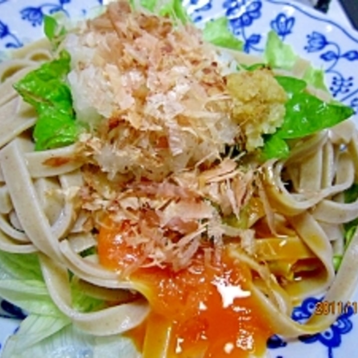 暖かい部屋でいただく　黄身おろし蕎麦パスタ